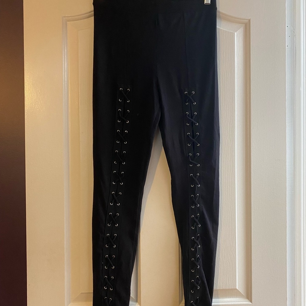 Leggings with lace up detail